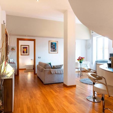 Luxury Flat In Town - Lucca City Center Bagian luar foto